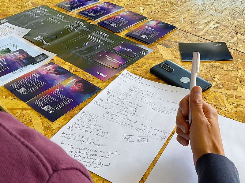 Des notes, des notes, des notes.